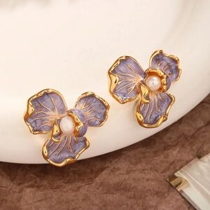 Gold Enamel Pearl Flower Stud Earrings French Vacation Style NWT